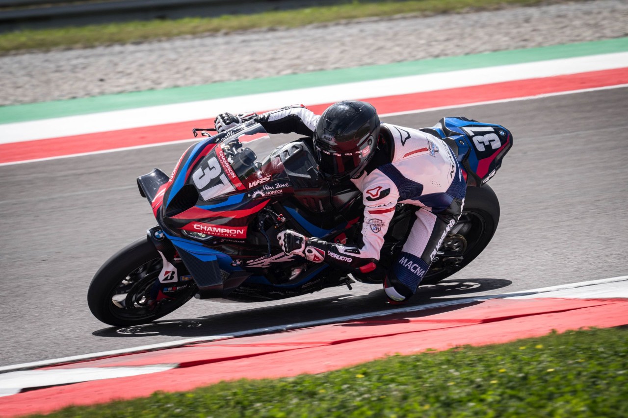 DueruoteTG #238 - Abbiamo guidato in pista la BMW che corre in SBK! 